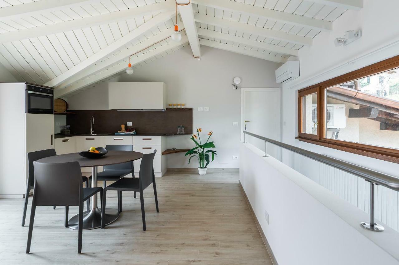 Apartamento Mansarda I Cipressi Lenno Exterior foto