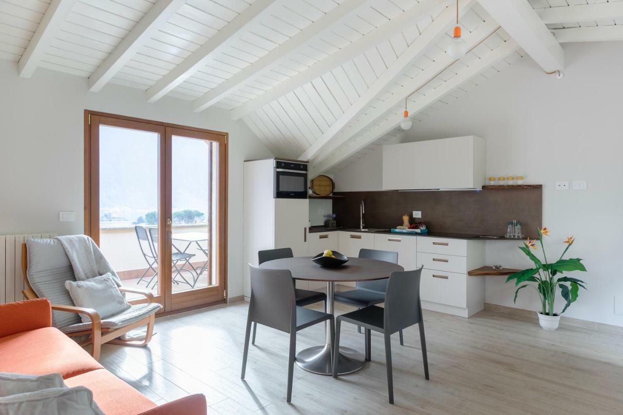 Apartamento Mansarda I Cipressi Lenno Exterior foto