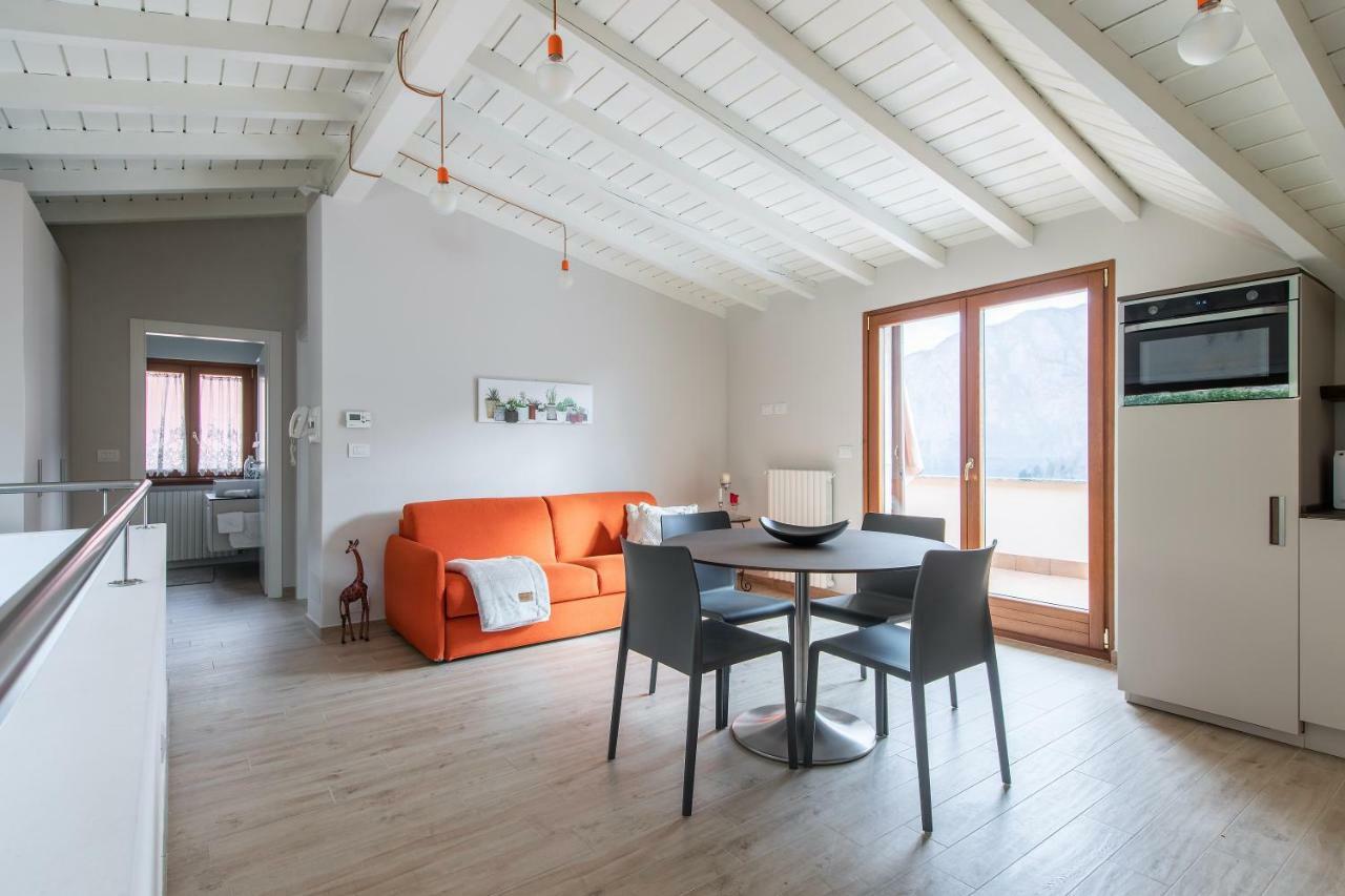 Apartamento Mansarda I Cipressi Lenno Exterior foto