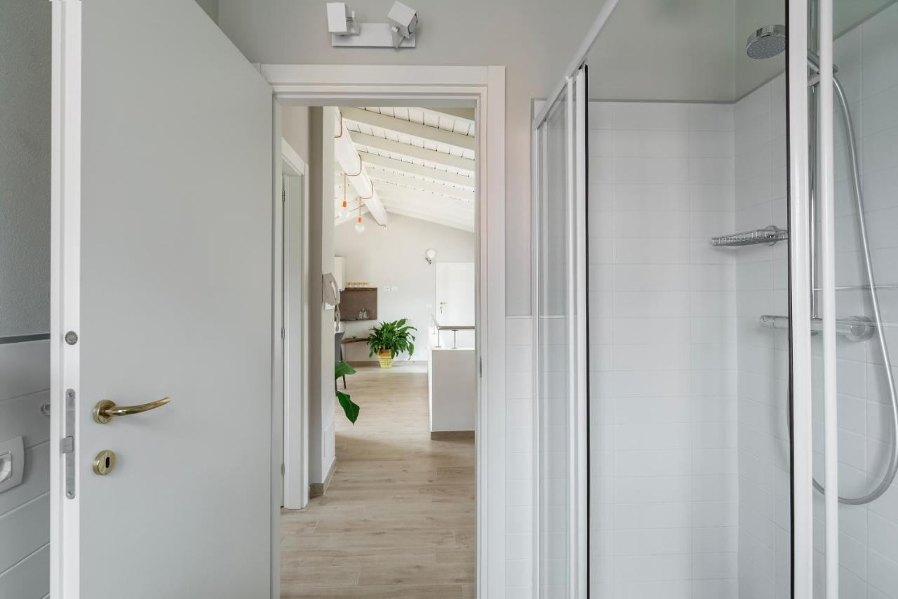 Apartamento Mansarda I Cipressi Lenno Exterior foto